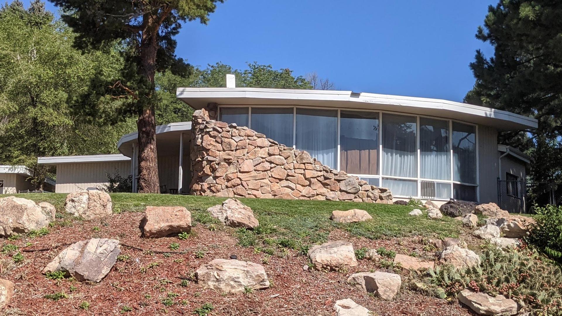 An organic modern home in Lakewood's Thraemoor